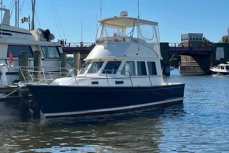 The Image of Sabreline 36 Flybridge 2006 - 0