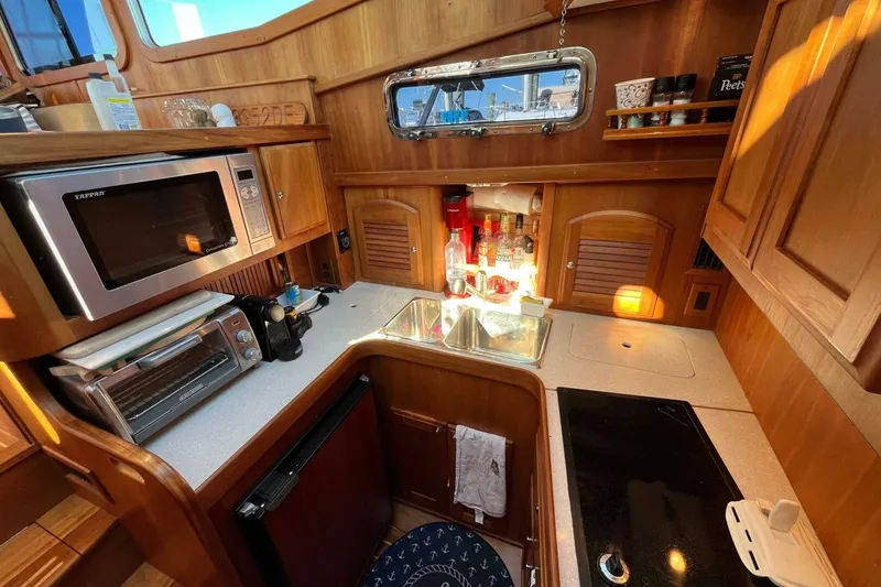Slide: The Image of Sabreline 36 Flybridge 2006 - 28