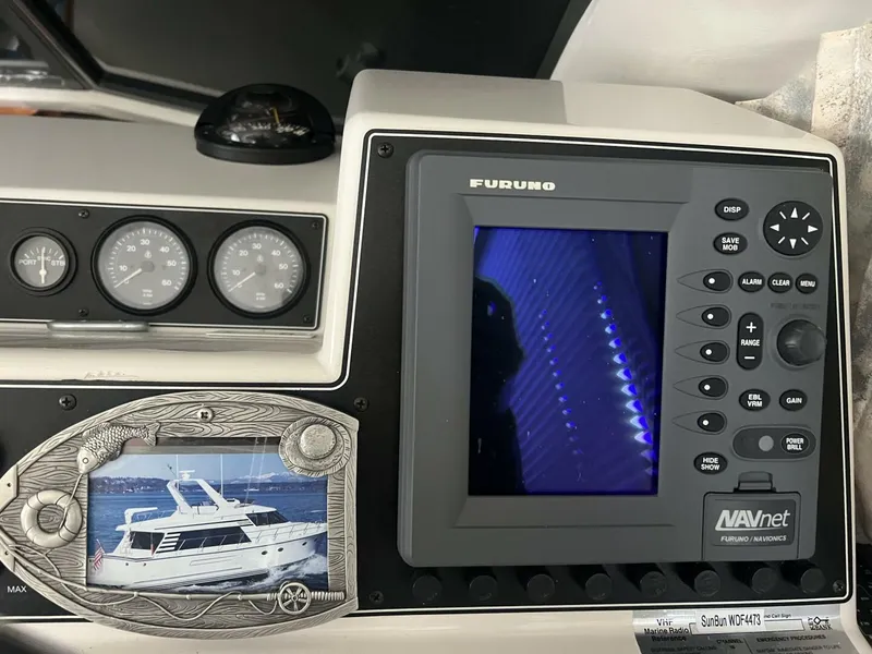 Slide: The Image of Carver Yachts 370 Voyager 1994 - 16