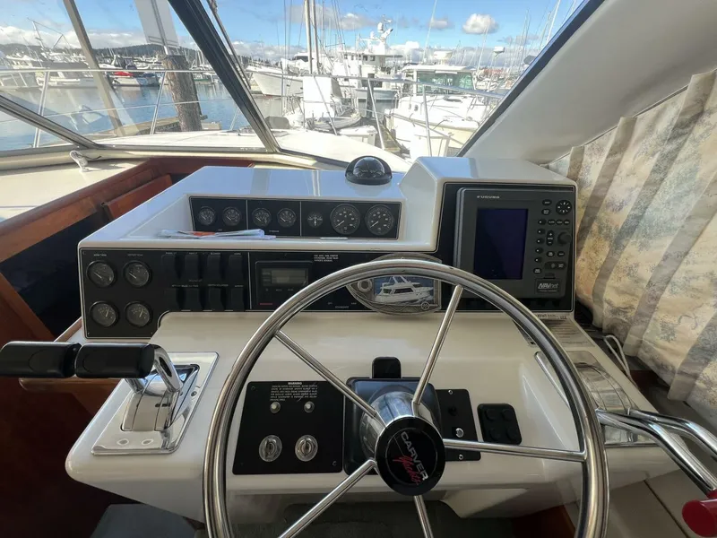 Slide: The Image of Carver Yachts 370 Voyager 1994 - 4