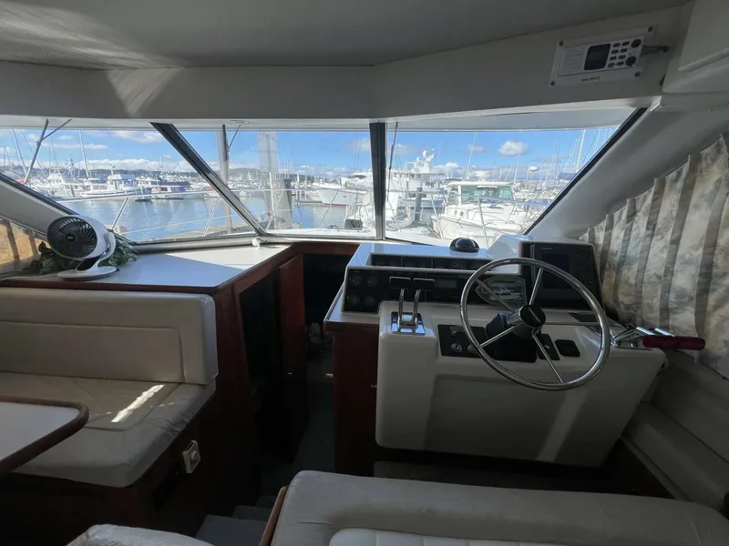 Slide: The Image of Carver Yachts 370 Voyager 1994 - 5