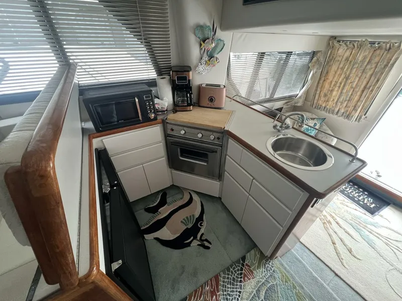 Slide: The Image of Carver Yachts 370 Voyager 1994 - 7