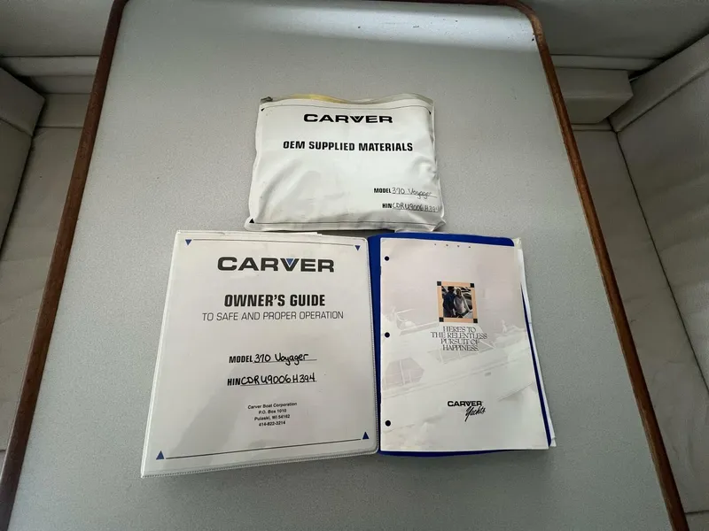 Slide: The Image of Carver Yachts 370 Voyager 1994 - 8