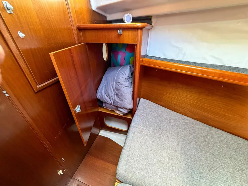 Slide: The Image of Beneteau 36 CC 1998 - 16