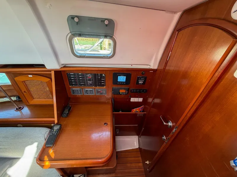 Slide: The Image of Beneteau 36 CC 1998 - 22