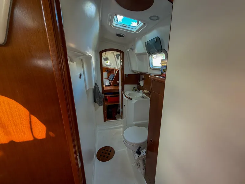 Slide: The Image of Beneteau 36 CC 1998 - 40