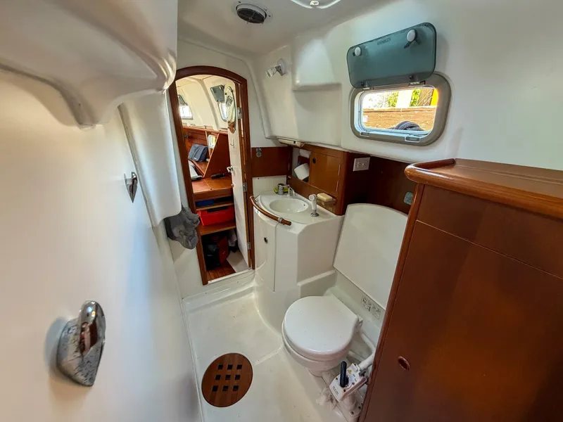 Slide: The Image of Beneteau 36 CC 1998 - 41