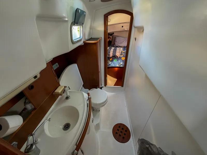 Slide: The Image of Beneteau 36 CC 1998 - 42
