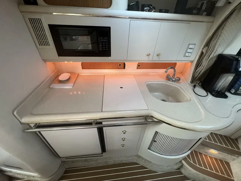 Slide: The Image of Sea Ray 310 Sundancer 1999 - 7