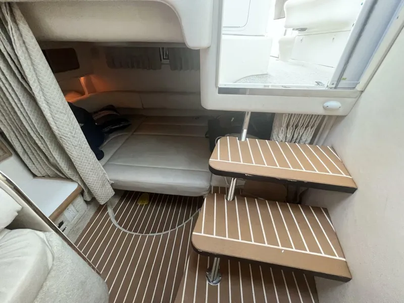 Slide: The Image of Sea Ray 310 Sundancer 1999 - 8