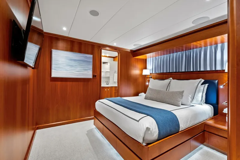Slide: The Image of Burger Raised Pilothouse 1998 - 23