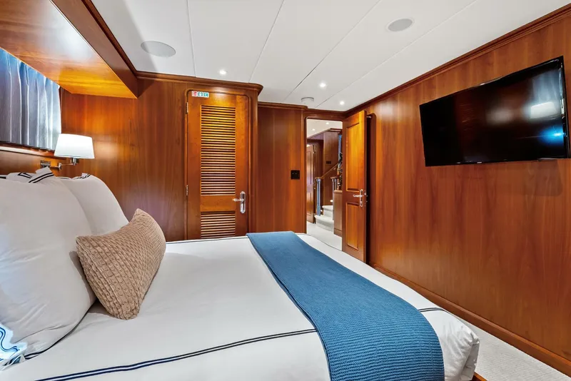 Slide: The Image of Burger Raised Pilothouse 1998 - 25