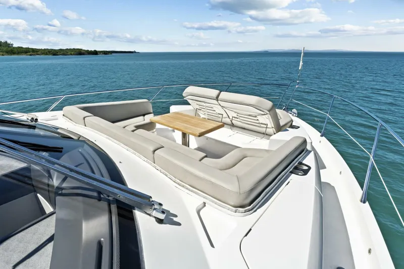 Slide: The Image of Sunseeker Manhattan 66 2019 - 10
