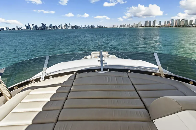 Slide: The Image of Sunseeker Manhattan 66 2019 - 17