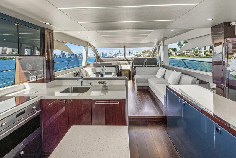 Slide: The Image of Sunseeker Manhattan 66 2019 - 20