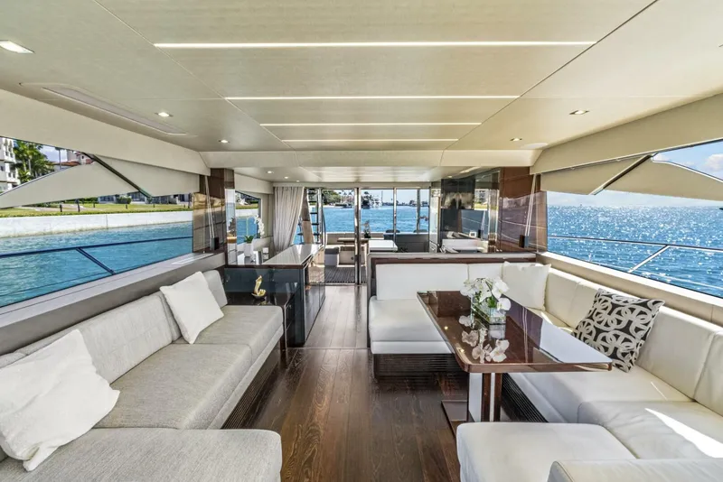 Slide: The Image of Sunseeker Manhattan 66 2019 - 23