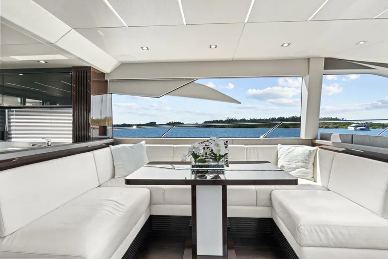 Slide: The Image of Sunseeker Manhattan 66 2019 - 24