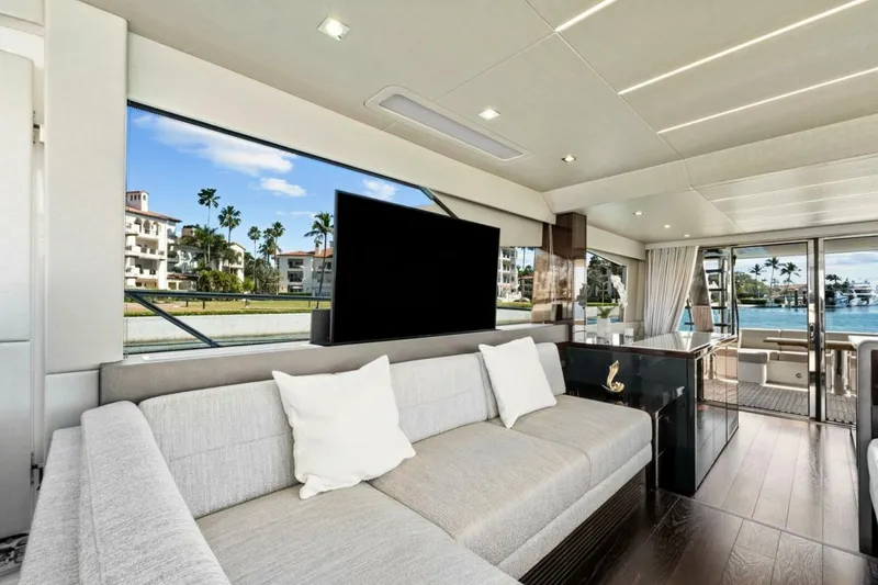 Slide: The Image of Sunseeker Manhattan 66 2019 - 26
