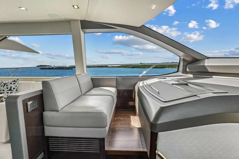 Slide: The Image of Sunseeker Manhattan 66 2019 - 29