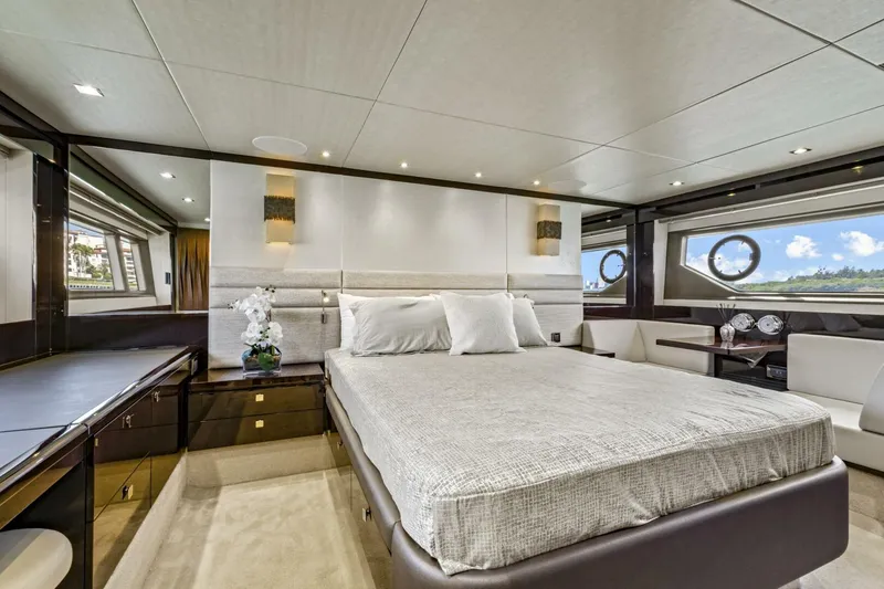 Slide: The Image of Sunseeker Manhattan 66 2019 - 31