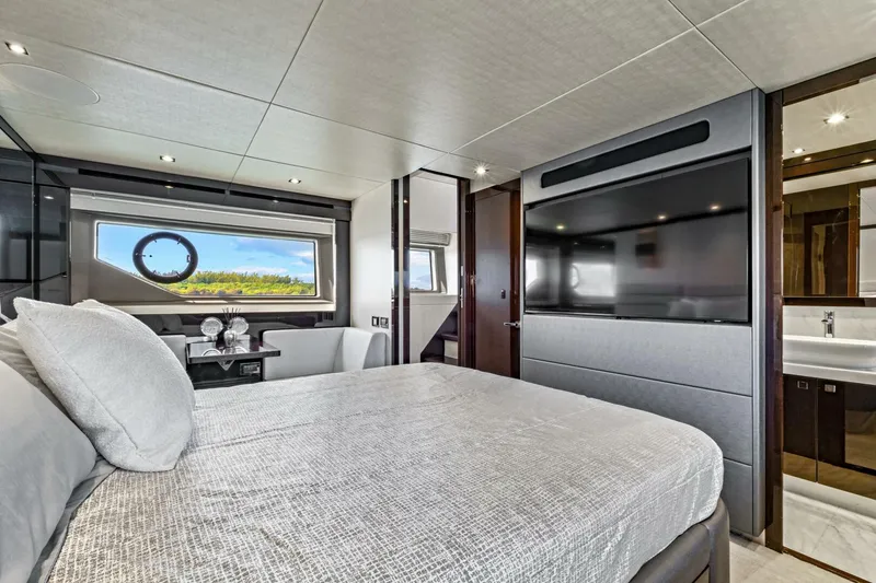 Slide: The Image of Sunseeker Manhattan 66 2019 - 33