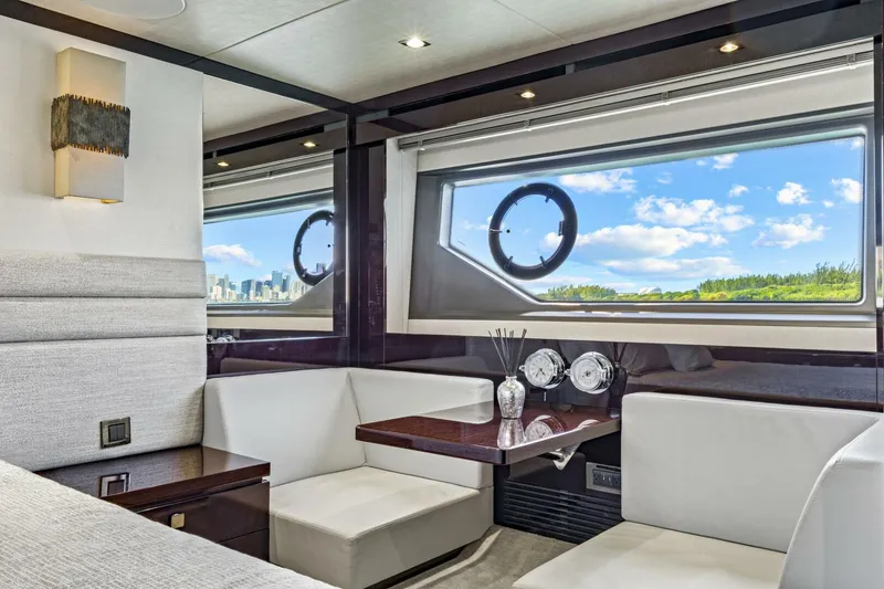 Slide: The Image of Sunseeker Manhattan 66 2019 - 34