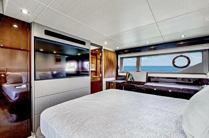 Slide: The Image of Sunseeker Manhattan 66 2019 - 35