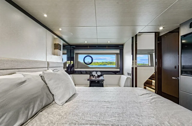 Slide: The Image of Sunseeker Manhattan 66 2019 - 38