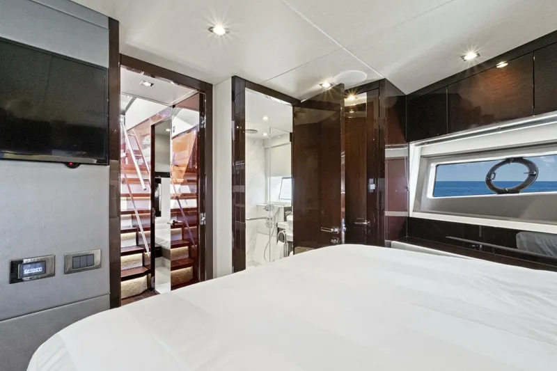 Slide: The Image of Sunseeker Manhattan 66 2019 - 39