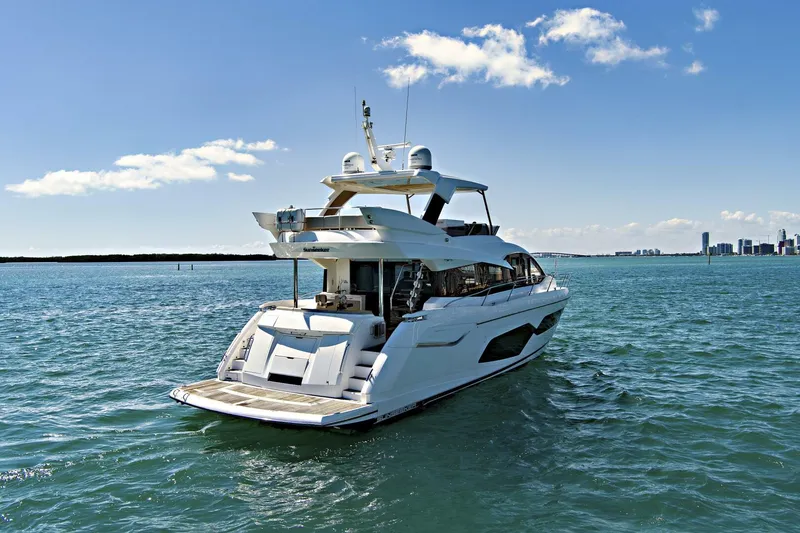 Slide: The Image of Sunseeker Manhattan 66 2019 - 4
