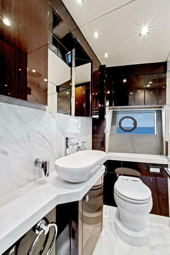 Slide: The Image of Sunseeker Manhattan 66 2019 - 40