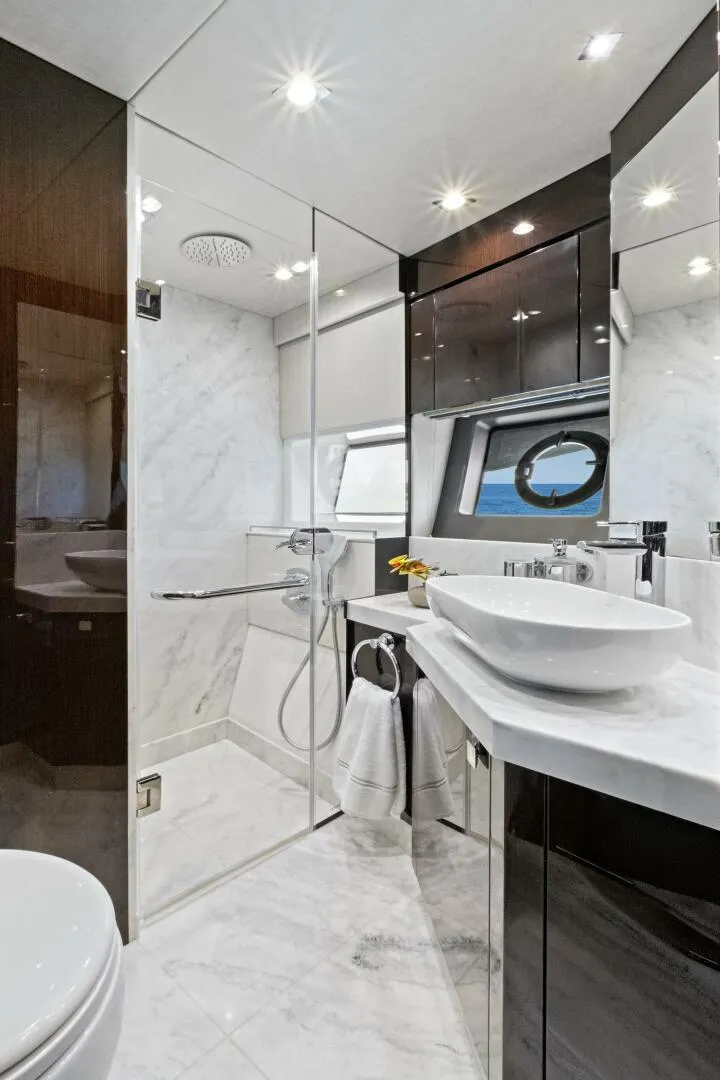 Slide: The Image of Sunseeker Manhattan 66 2019 - 41