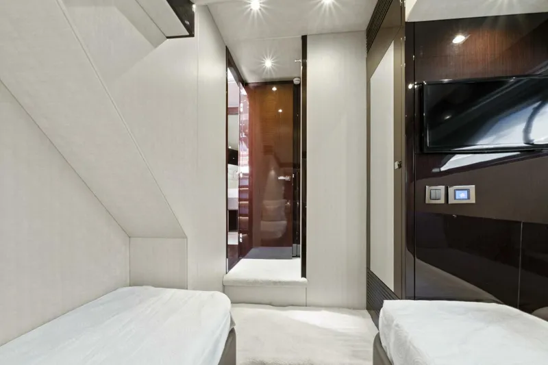 Slide: The Image of Sunseeker Manhattan 66 2019 - 43