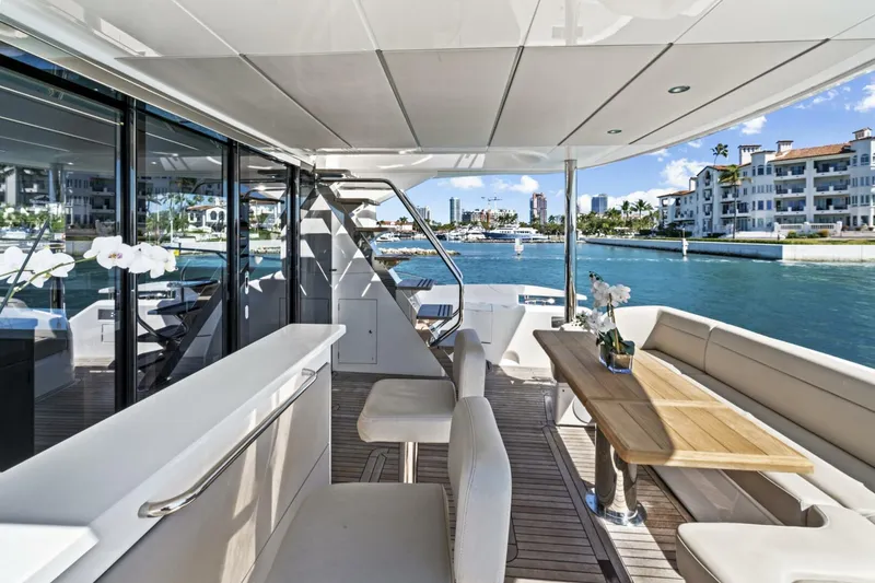 Slide: The Image of Sunseeker Manhattan 66 2019 - 7
