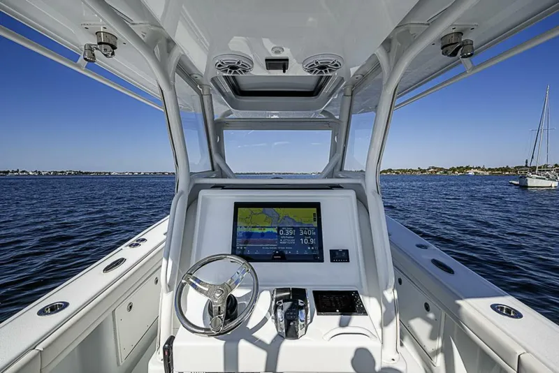 Slide: The Image of Yellowfin 32 Offshore 2021 - 11