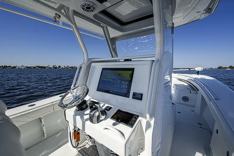 Slide: The Image of Yellowfin 32 Offshore 2021 - 12