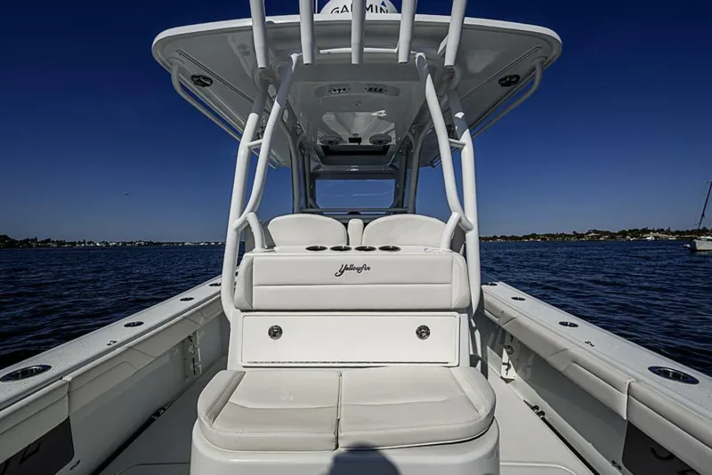 Slide: The Image of Yellowfin 32 Offshore 2021 - 14