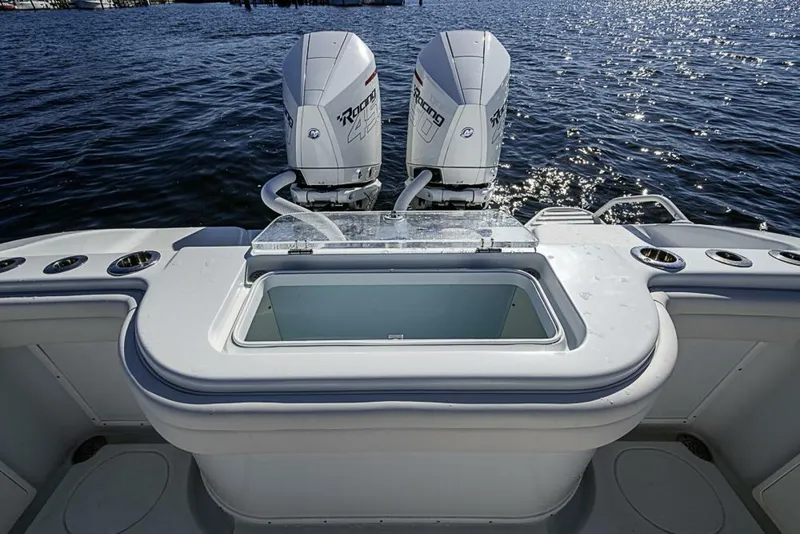 Slide: The Image of Yellowfin 32 Offshore 2021 - 15