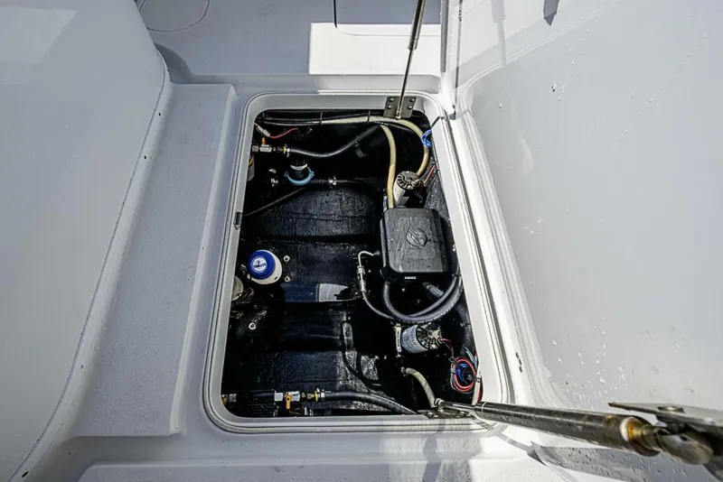 Slide: The Image of Yellowfin 32 Offshore 2021 - 16