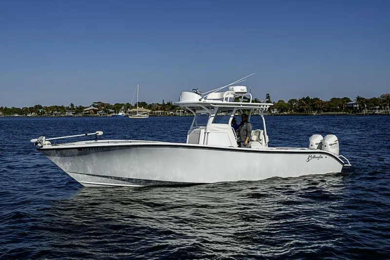 Slide: The Image of Yellowfin 32 Offshore 2021 - 22