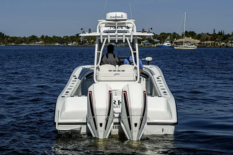 Slide: The Image of Yellowfin 32 Offshore 2021 - 23