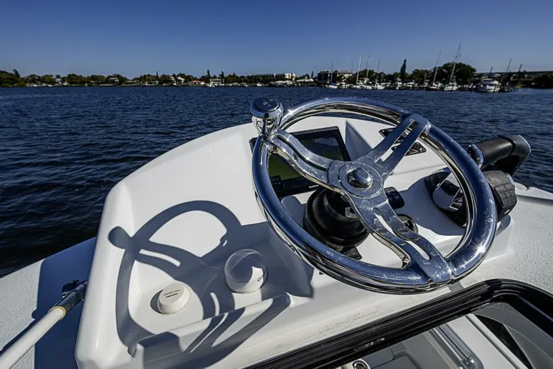 Slide: The Image of Yellowfin 32 Offshore 2021 - 24