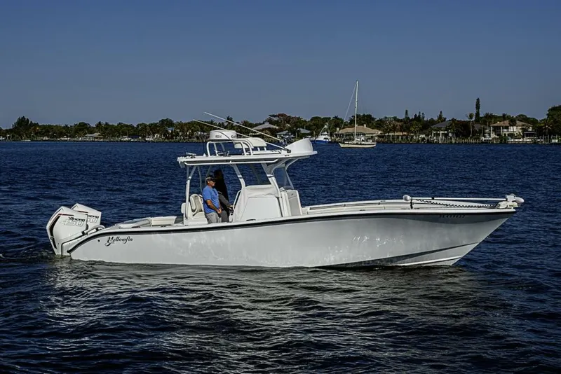 Slide: The Image of Yellowfin 32 Offshore 2021 - 3