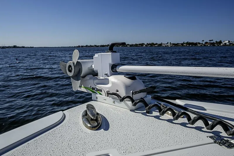 Slide: The Image of Yellowfin 32 Offshore 2021 - 5