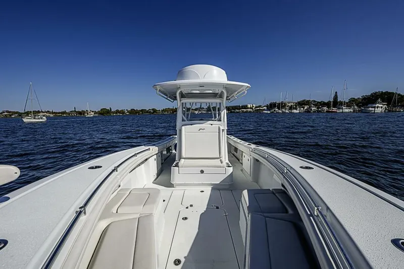 Slide: The Image of Yellowfin 32 Offshore 2021 - 8