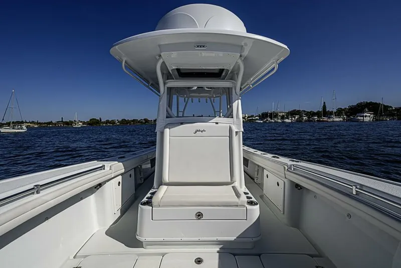 Slide: The Image of Yellowfin 32 Offshore 2021 - 9