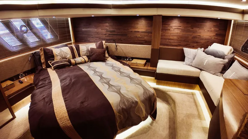 Slide: The Image of Sea Ray L590 Fly 2016 - 13