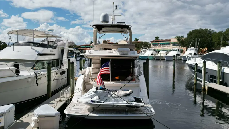 Slide: The Image of Sea Ray L590 Fly 2016 - 18