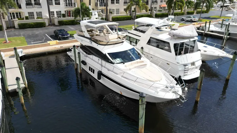 Slide: The Image of Sea Ray L590 Fly 2016 - 27