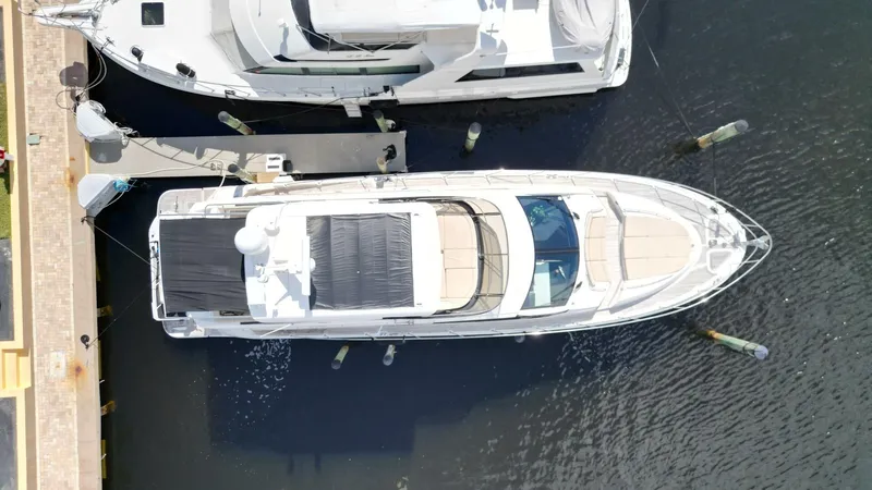 Slide: The Image of Sea Ray L590 Fly 2016 - 28
